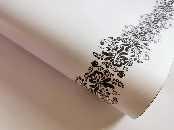 autocolant lemn alb cu model floral maro bella folina