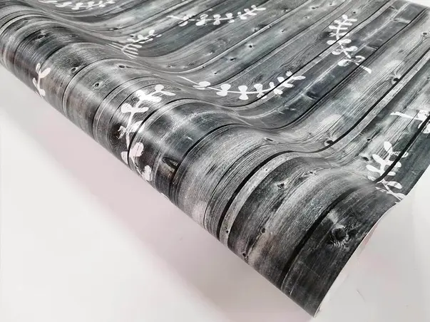 autocolant lemn gri folina cu elemente decorative albe 132 cm latime