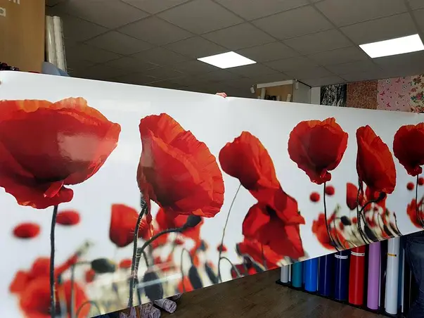 autocolant maci rosii