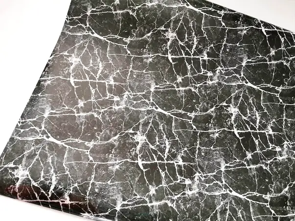 autocolant marmura gri inchis folina aspect lucios 100 cm latime