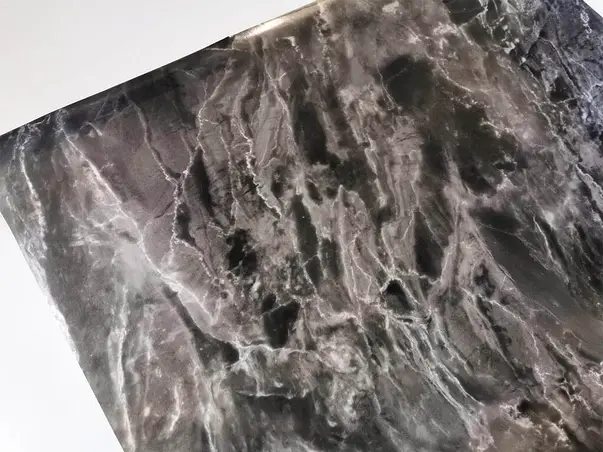 autocolant marmura neagra cu detalii gri argintiu