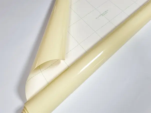 autocolant mobila crem lucios