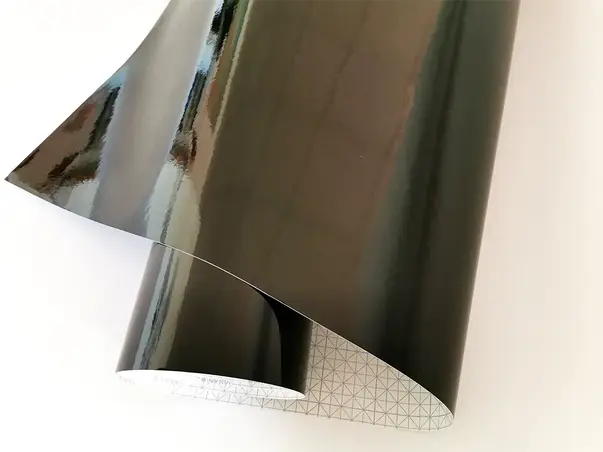 autocolant negru lucios aslan 122 cm