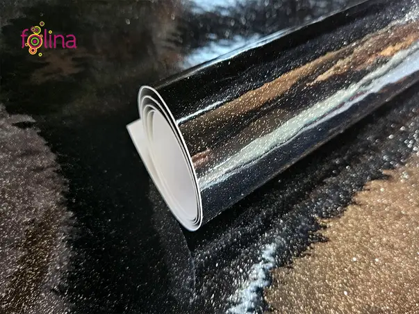 autocolant negru lucios cu detalii argintii