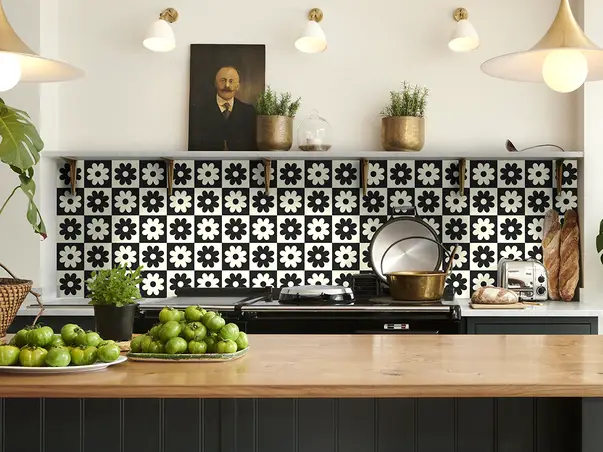 autocolant perete model retro cu flori alb negru folina rola 67x200 cm s02