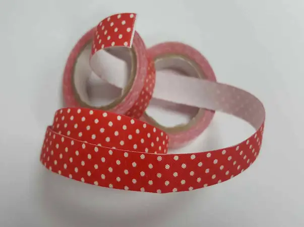 banda adeziva decorativa rosie cu buline