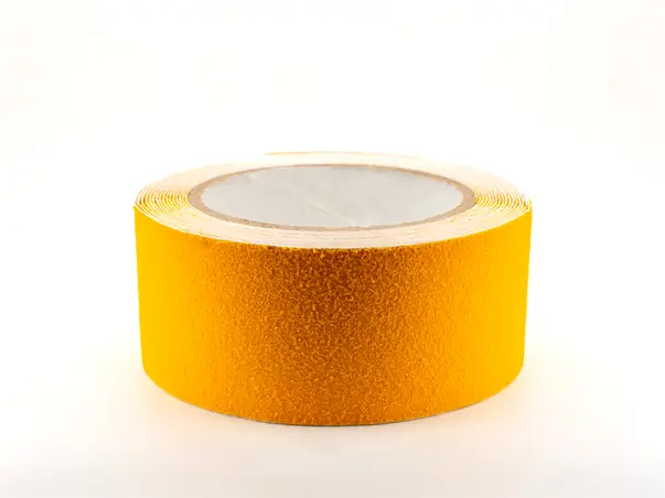 banda antialunecare autoadeziva cu granulatie grosiera culoare galbena scari podele s0