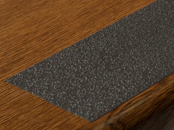 banda antiderapanta autoadeziva gri rola latime 2cm s0