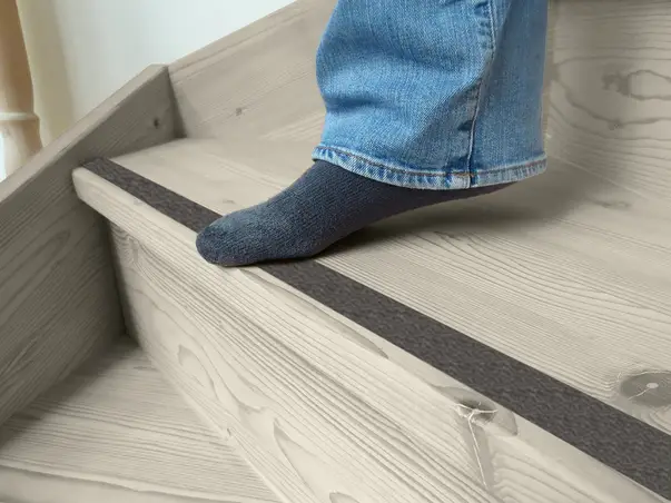 banda antiderapanta autoadeziva gri rola latime 2cm s4