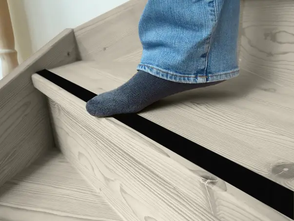 banda antiderapanta autoadeziva negru rola latime 2cm s4