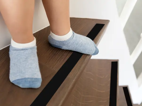 banda antiderapanta autoadeziva negru rola latime 2cm s5