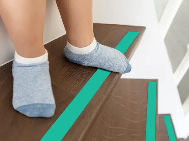 banda antiderapanta autoadeziva roz rola latime 2cm s6