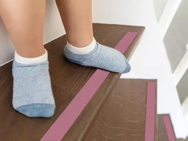 banda antiderapanta autoadeziva roz rola latime 2cm s6