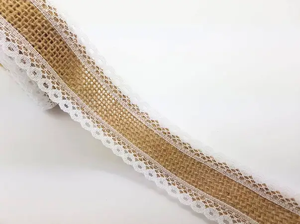 banda iuta cu dantela alba pe margini model 2