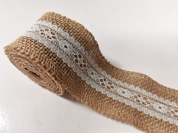 banda iuta natur cu dantela alba 5 cm