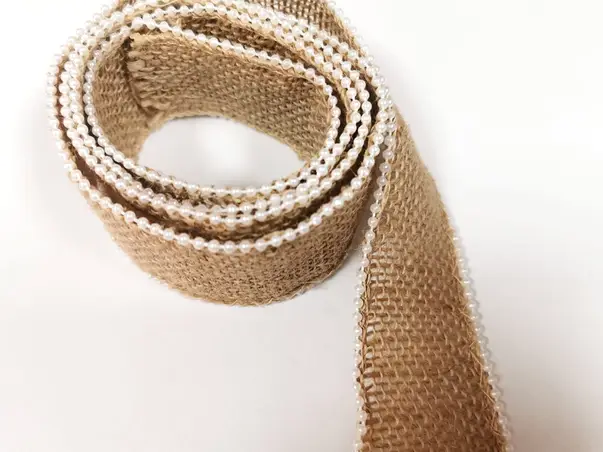 banda iuta natur cu margele albe rola de 5 metri