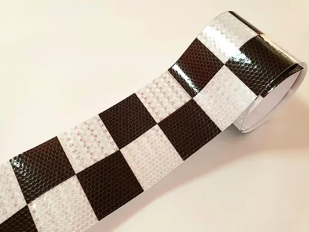 banda reflectorizanta cu patrate negre 10 115 cm