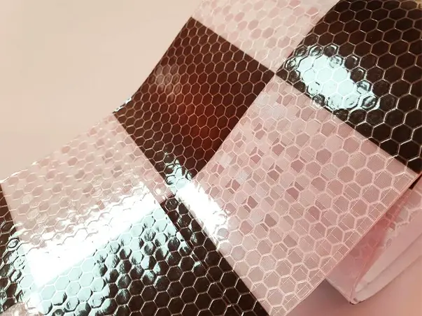 banda reflectorizanta neagra autoadeziva 10 115 cm