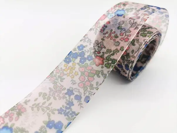 banda satin folina bej cu model floral 4 cm 10 m