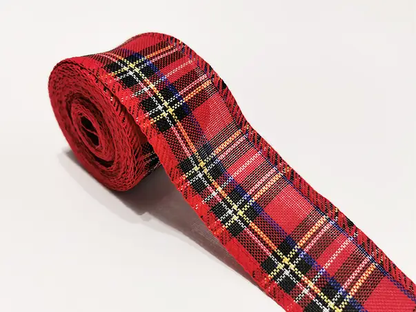 banda textila decorativa rosie cu carouri rola de 5 500 cm