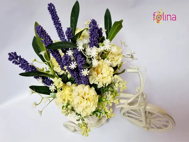 bicicleta decorativa alba cu garofite artifciale