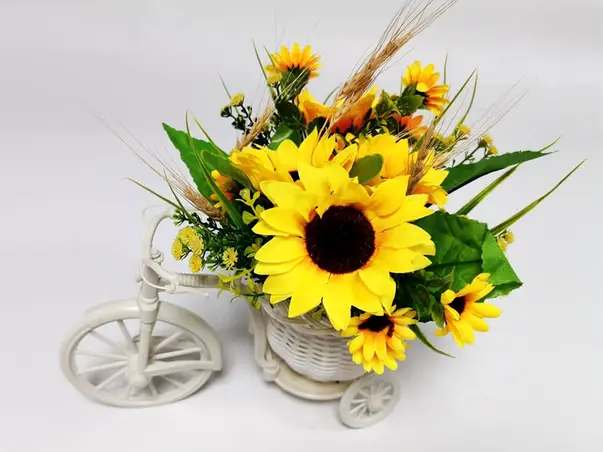 bicicleta decorativa cu floarea soarelui si spice de grau