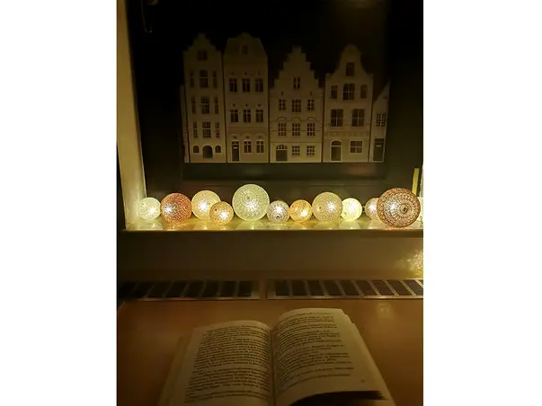 bordura decorativa geam cu model case