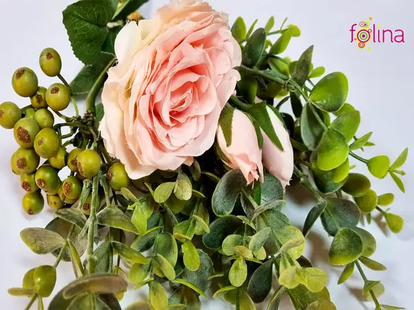 buchet flori artificiale trandafiri roz si eucalipt