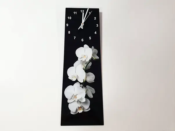 ceas decorativ negru cu orhidee alba