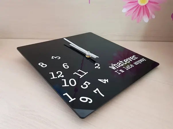 ceas perete cu mesaj