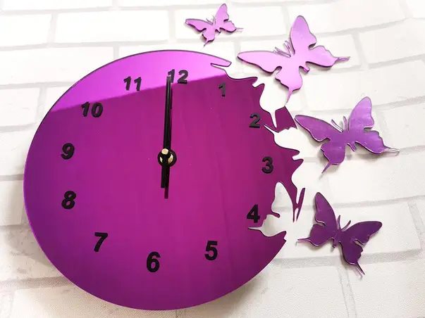 ceas perete fluturi mov