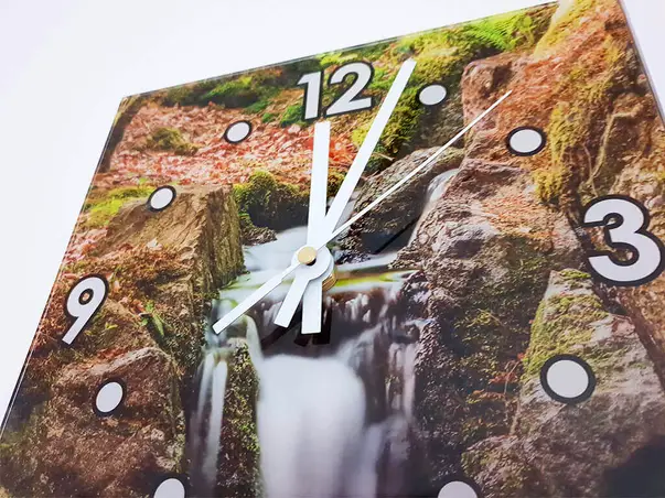 ceas perete model cascada