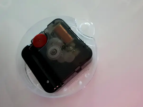 ceas perete silentios