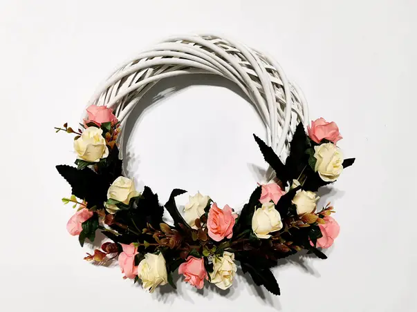 coronita decorativa folina alba cu flori roz 30 cm