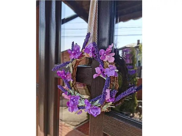 coronita pentru usa cu flori artificiale mov
