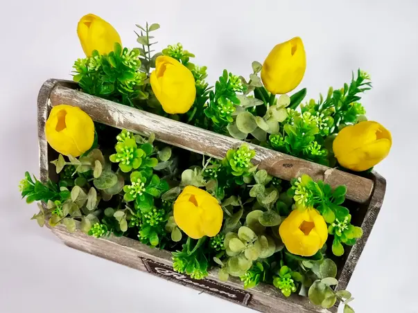 cutie decorativa cu lalele artificiale galbene