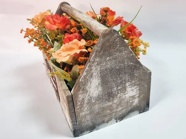 cutie din lemn decorativa cu flori artificiale roz somon folina