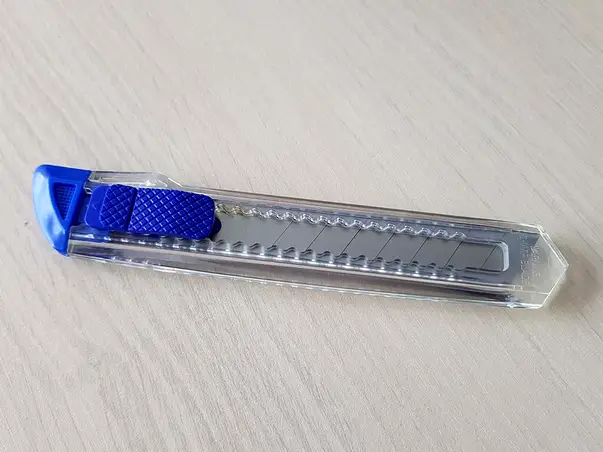cutter cu lama de 18 mm