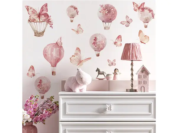 decor perete camera fetita