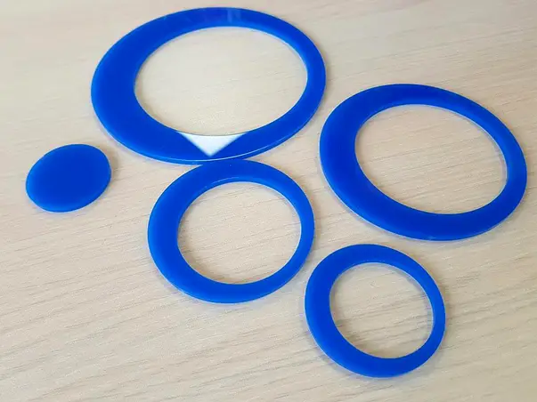 decoratiune acril cercuri albastre