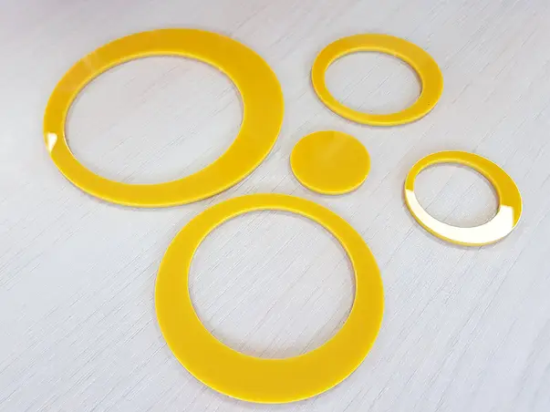 decoratiune acril cercuri galbene