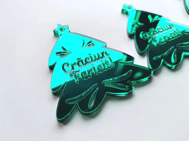 decoratiune bradut cu mesaj craciun fericit