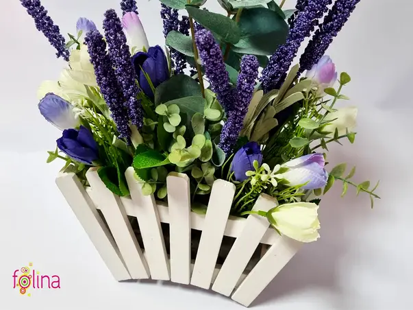 decoratiune cu plante artificiale mov in cutie alba