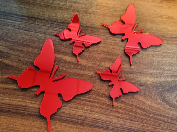decoratiune fluture rosu