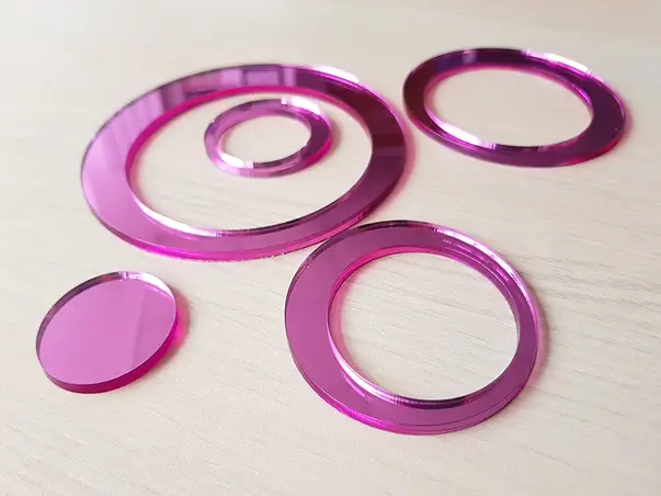 decoratiune oglinda acrilica roz