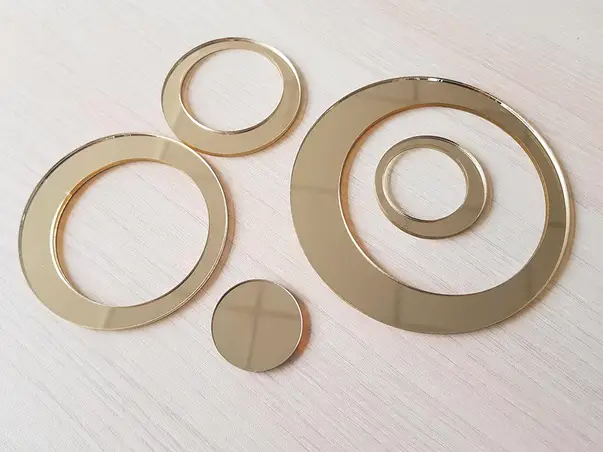 decoratiune oglinda aurie