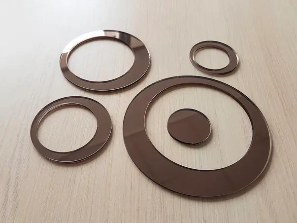 decoratiune oglinda bronz