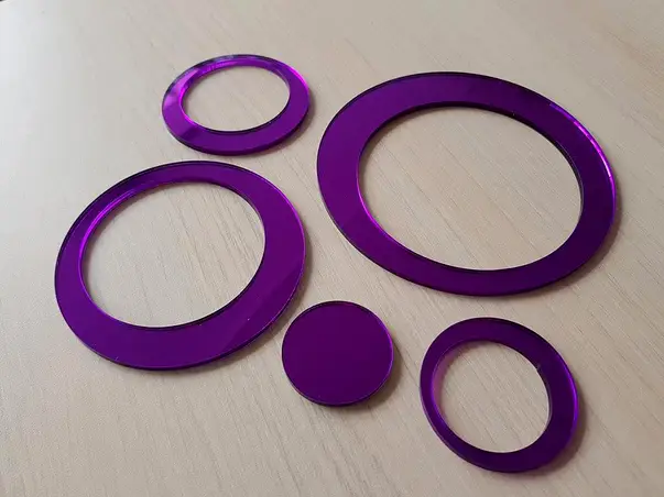 decoratiune oglinda mov