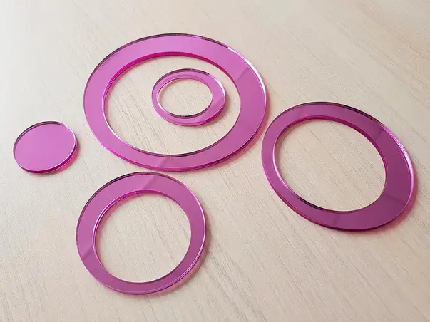 decoratiune oglinda roz