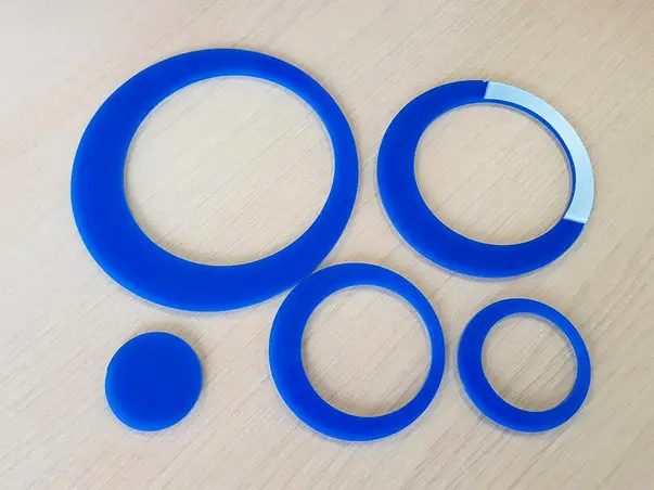 decoratiune perete cercuri albastre